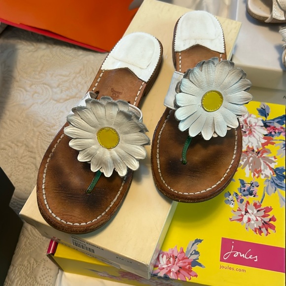 Jack Rogers Shoes - Jack Roger’s sandals with changeable flower